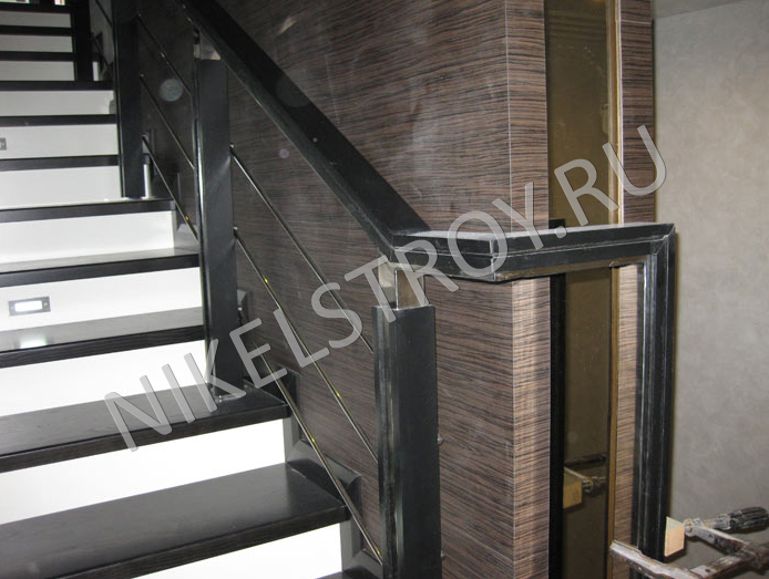 Завершена установка лестничных ограждений в частном доме на Киевское шоссе.